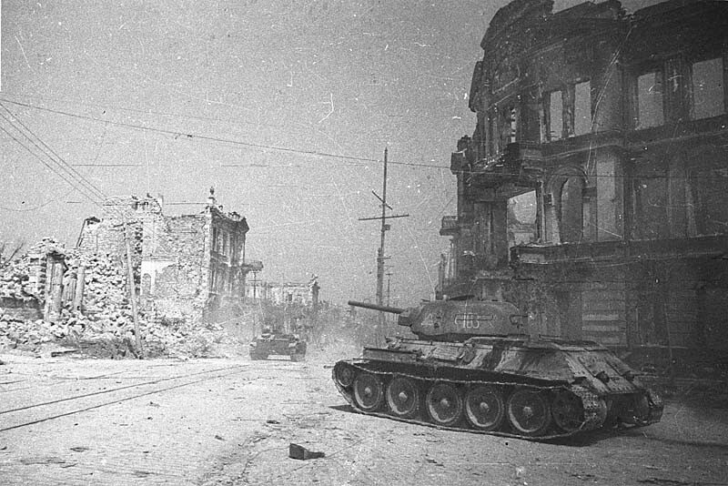 Берлин 1941. Т-34 В Берлине в 1945. Т 34 76 Берлин 1945. Т 34 76 В Берлине. Т-34 битва за Берлин.